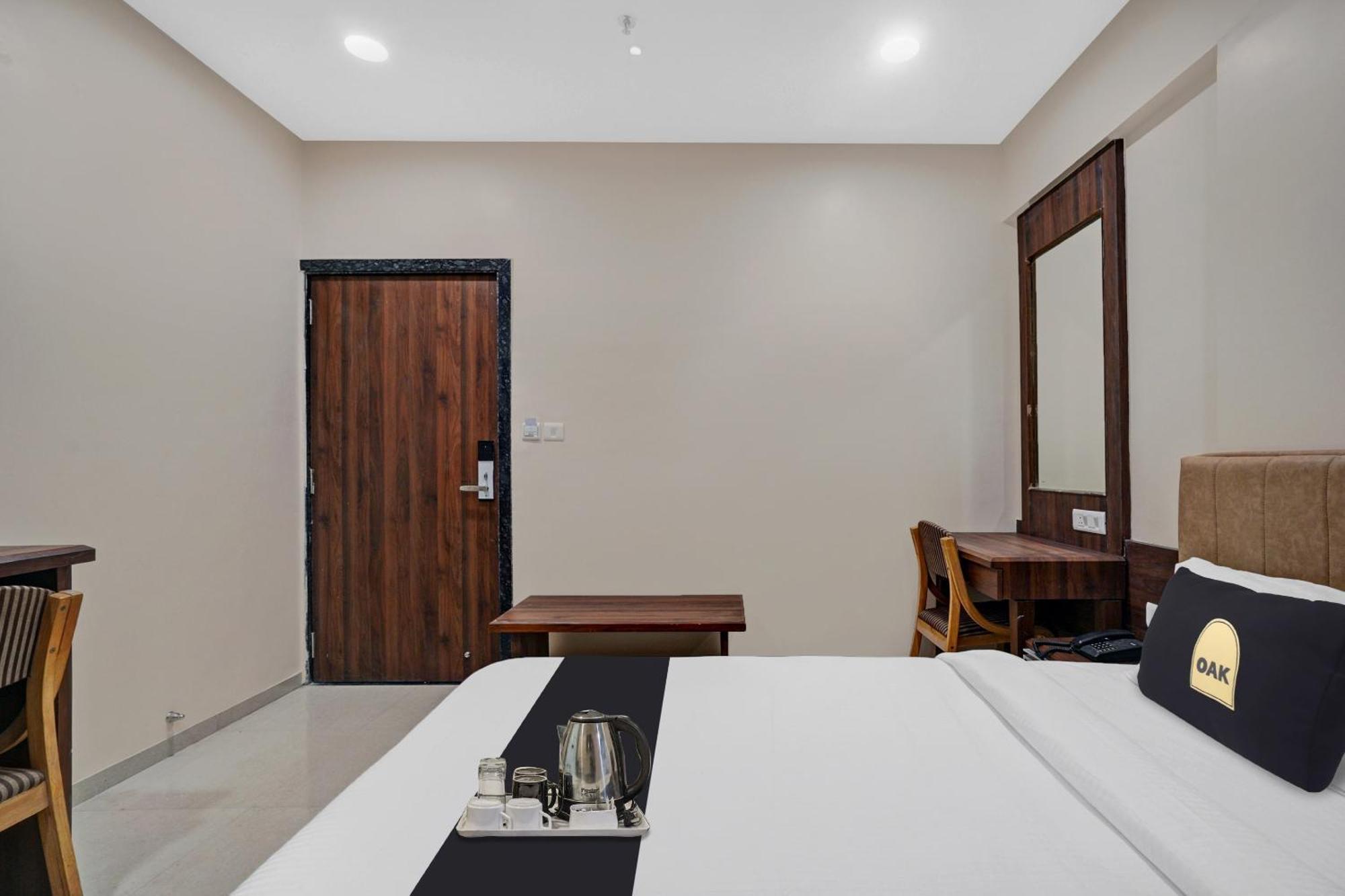 Clubhouse Hotel Raajpath Βαντοντάρα Εξωτερικό φωτογραφία