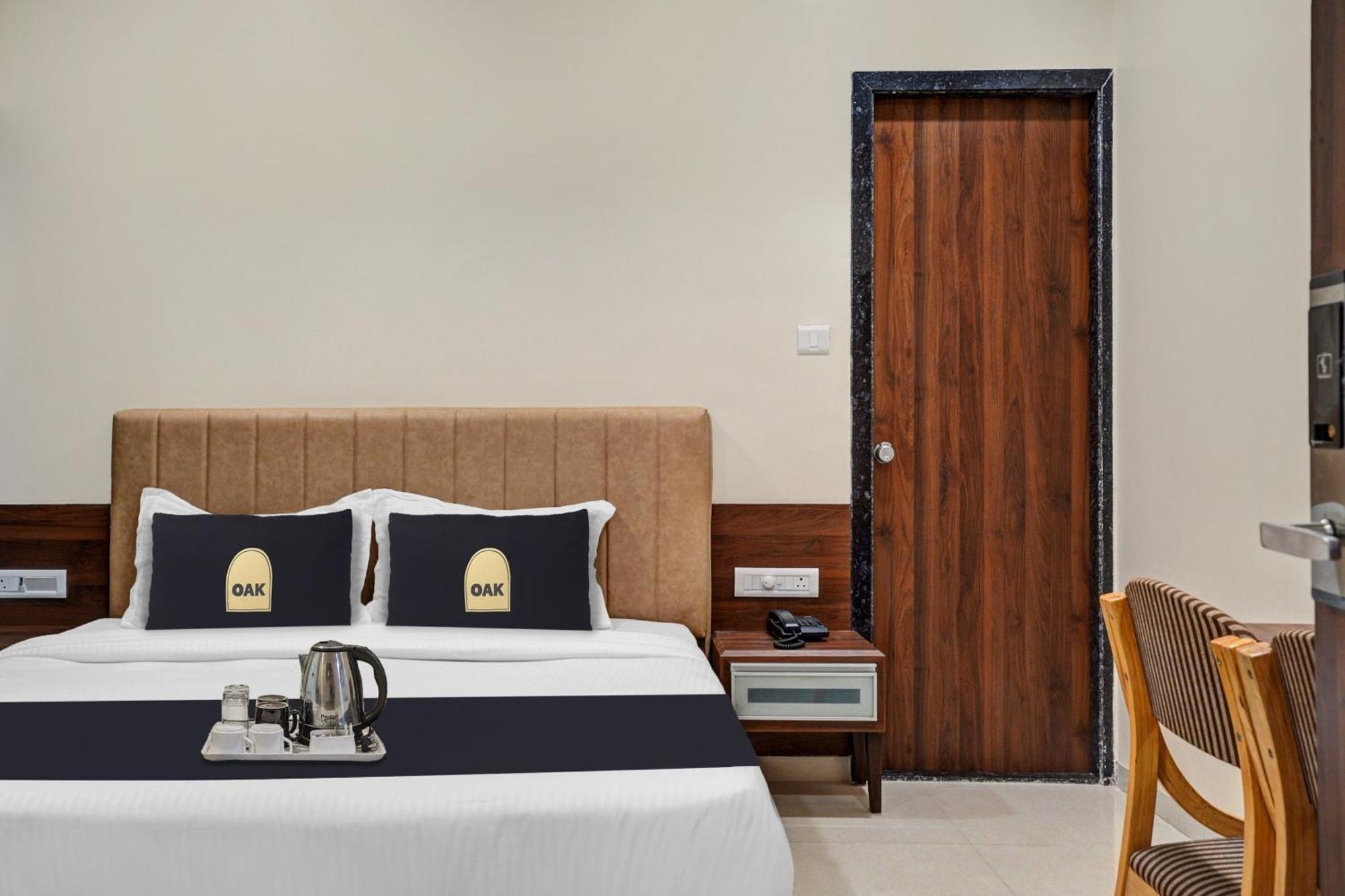 Clubhouse Hotel Raajpath Βαντοντάρα Εξωτερικό φωτογραφία