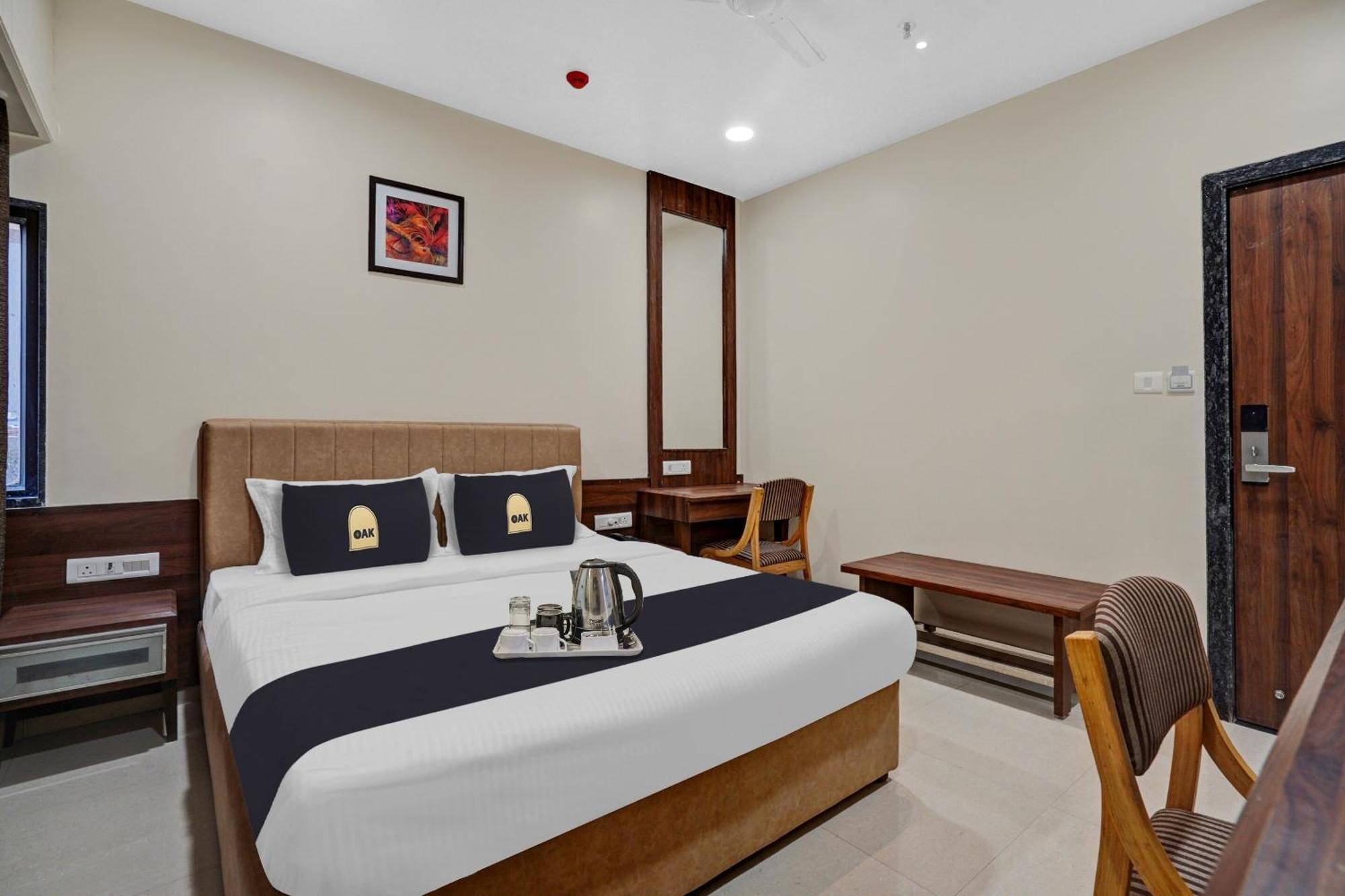 Clubhouse Hotel Raajpath Βαντοντάρα Εξωτερικό φωτογραφία