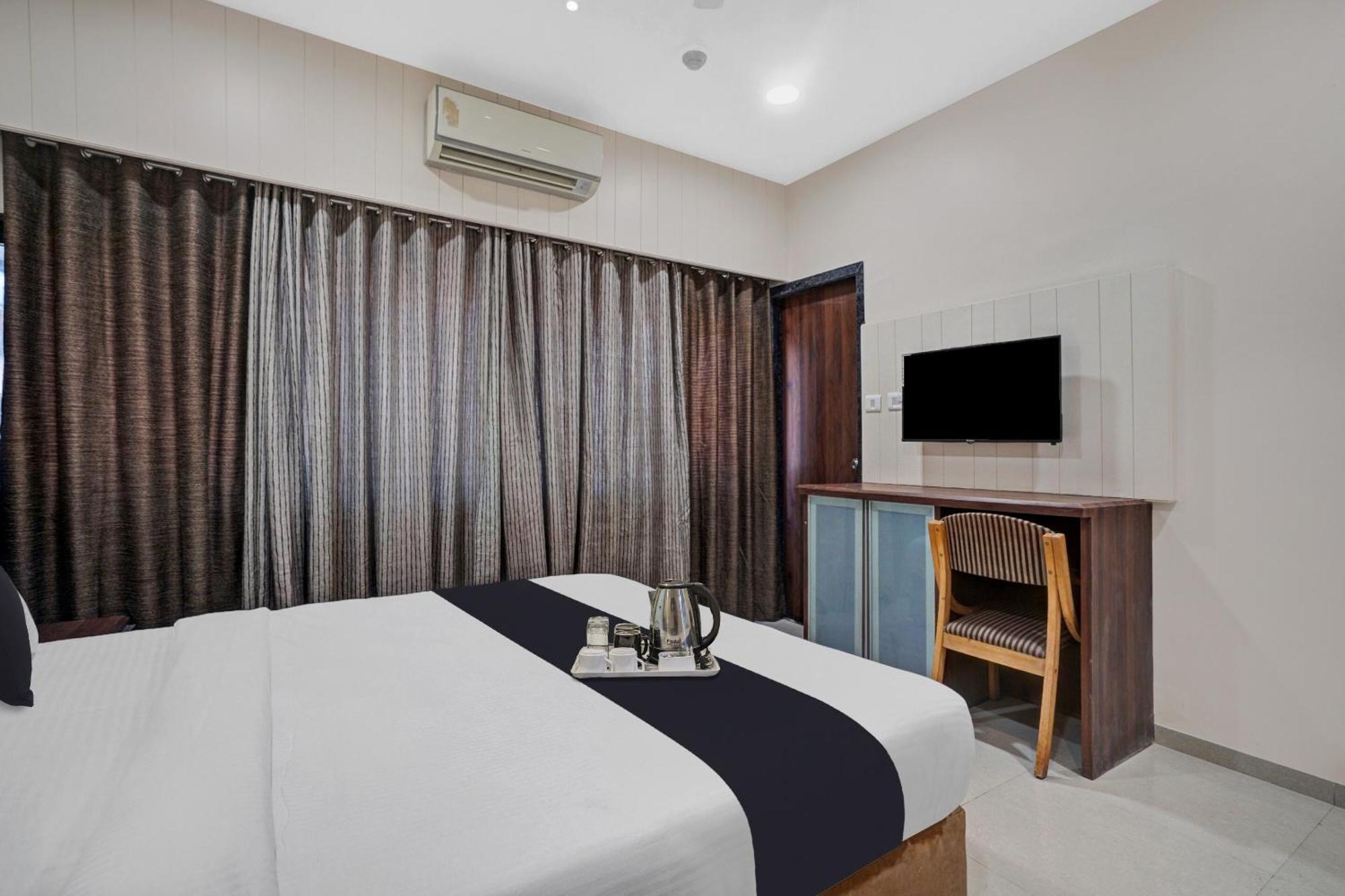 Clubhouse Hotel Raajpath Βαντοντάρα Εξωτερικό φωτογραφία