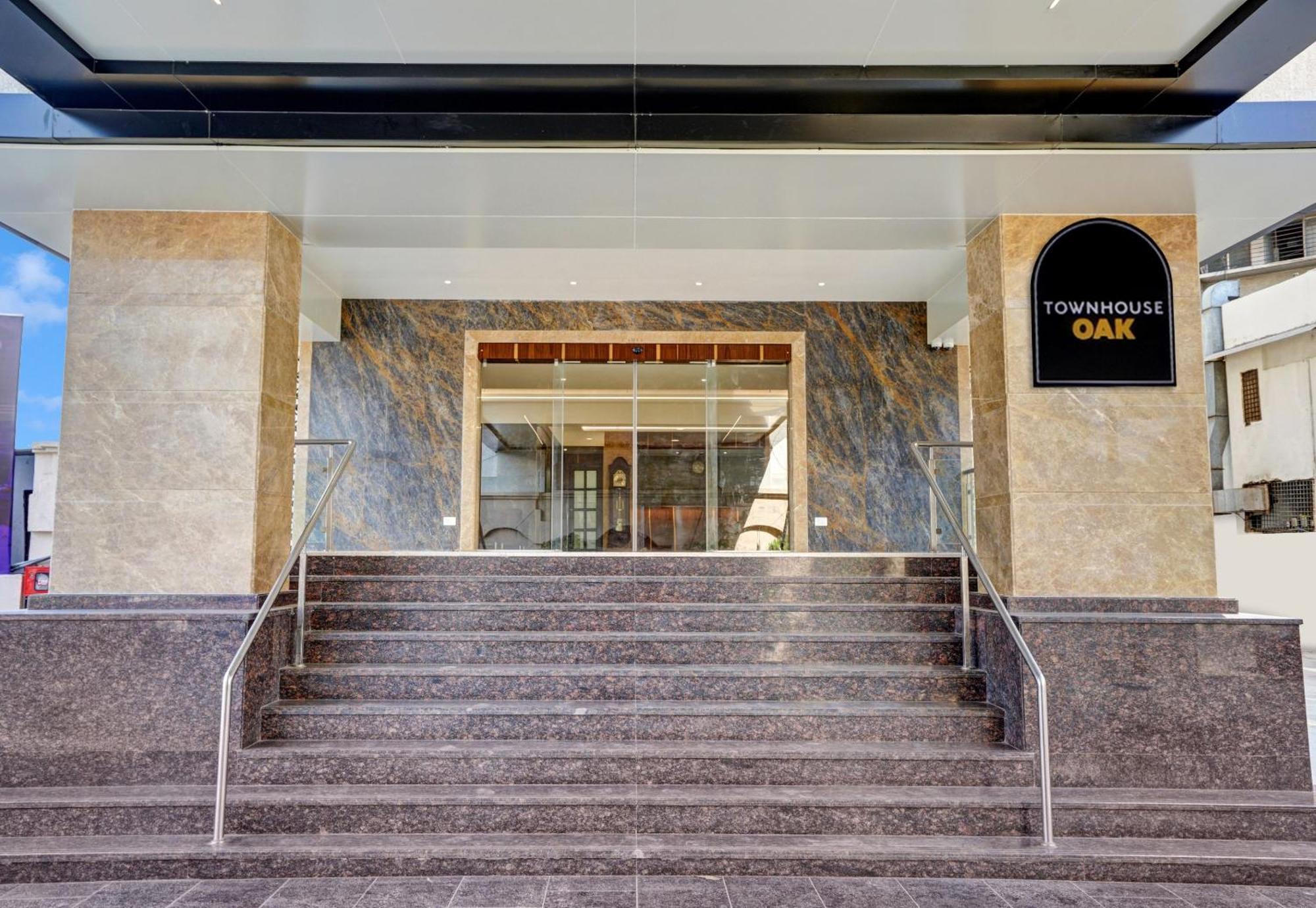 Clubhouse Hotel Raajpath Βαντοντάρα Εξωτερικό φωτογραφία