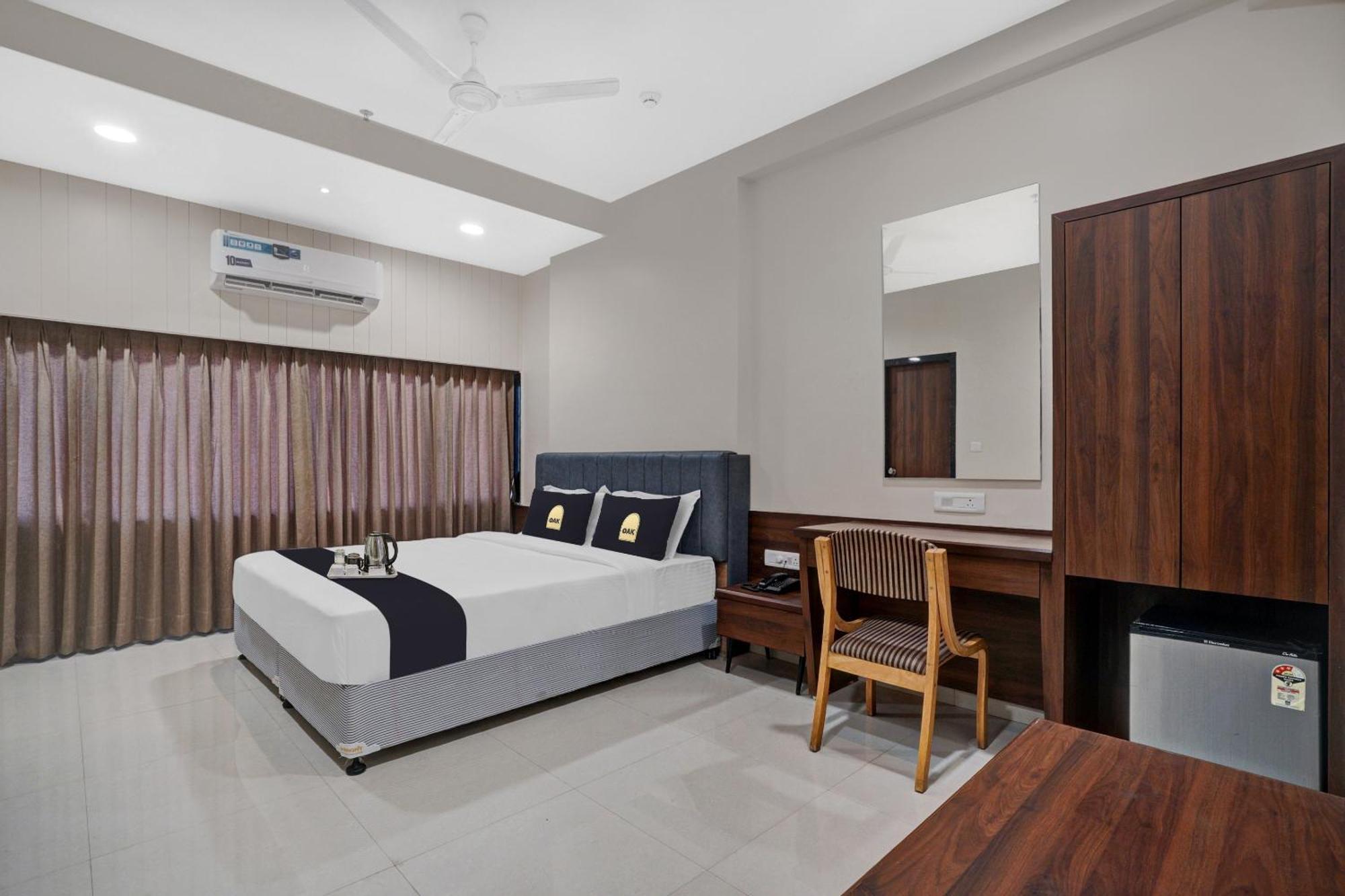 Clubhouse Hotel Raajpath Βαντοντάρα Εξωτερικό φωτογραφία
