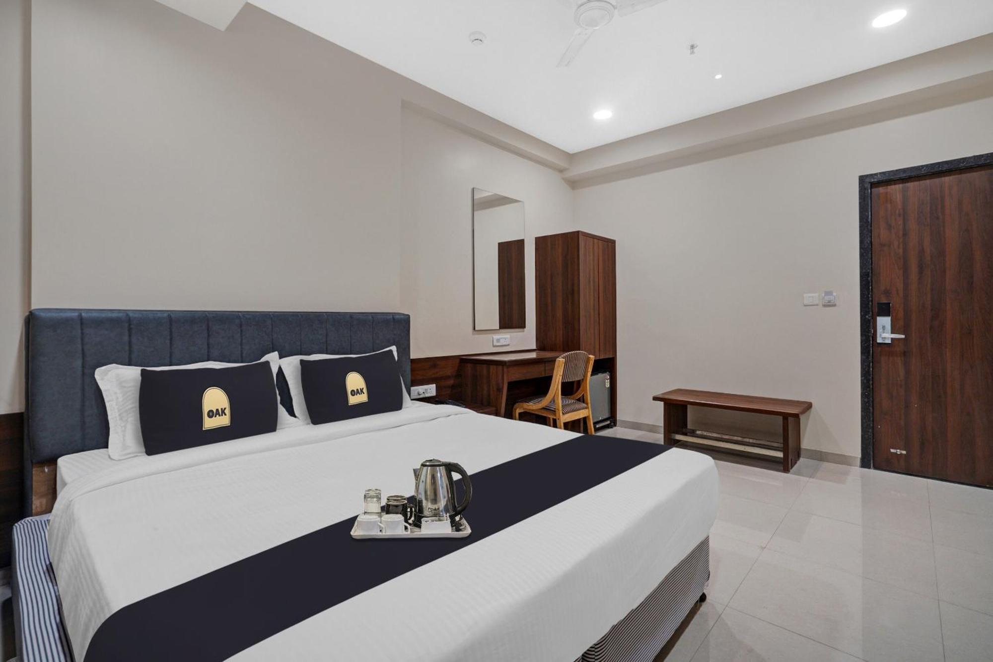 Clubhouse Hotel Raajpath Βαντοντάρα Εξωτερικό φωτογραφία