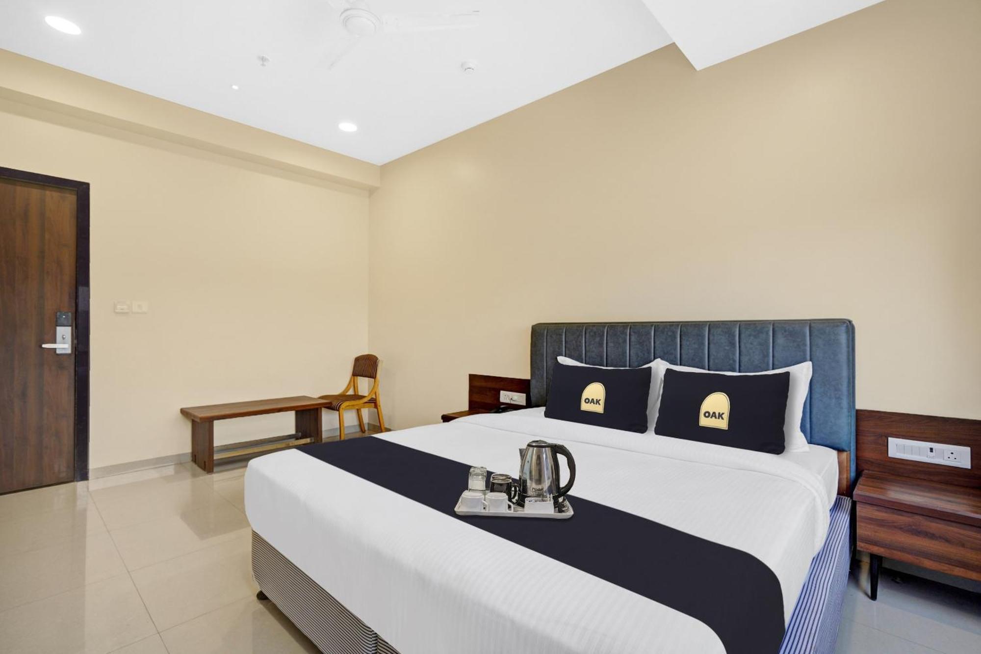 Clubhouse Hotel Raajpath Βαντοντάρα Εξωτερικό φωτογραφία