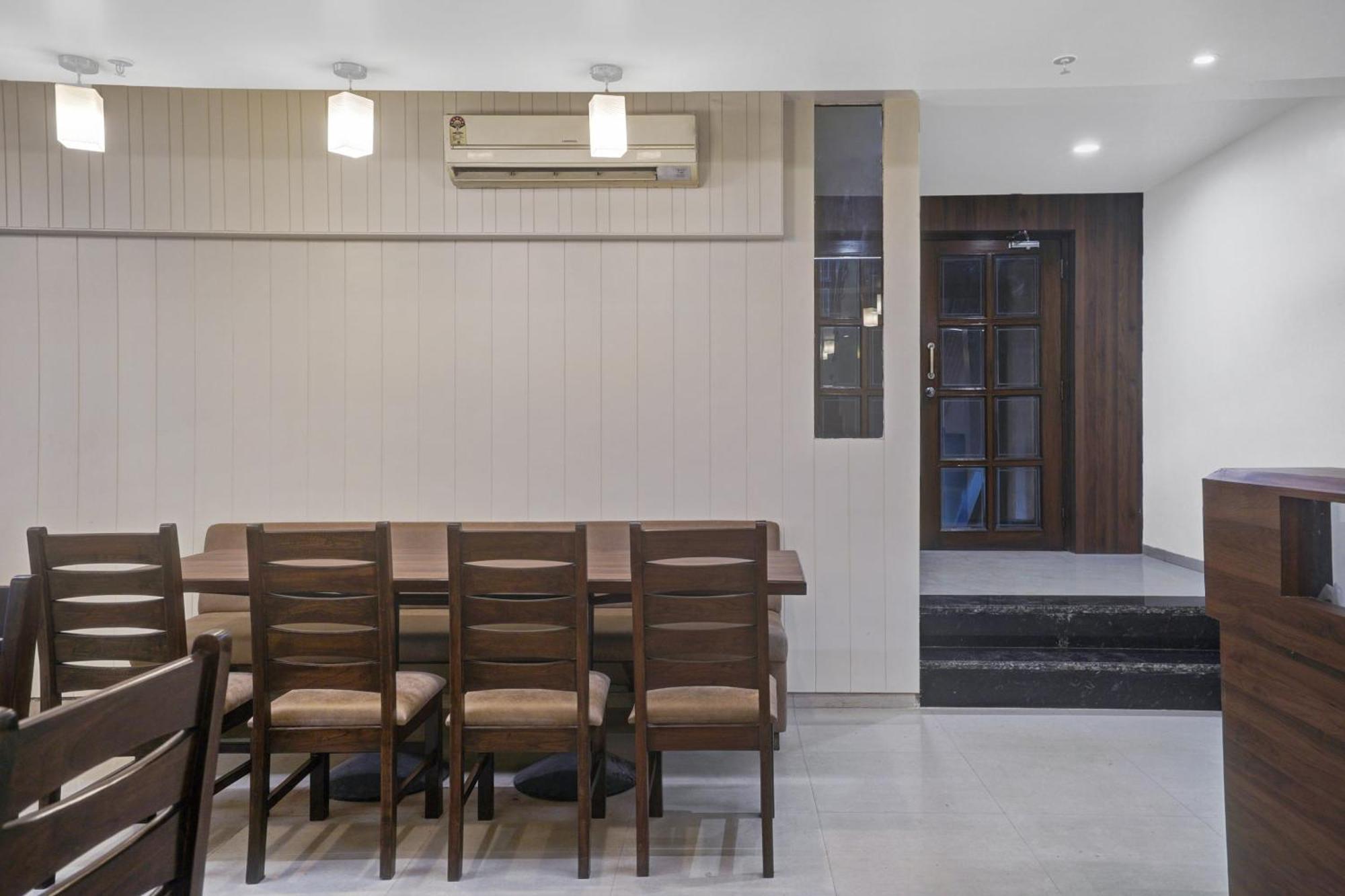 Clubhouse Hotel Raajpath Βαντοντάρα Εξωτερικό φωτογραφία