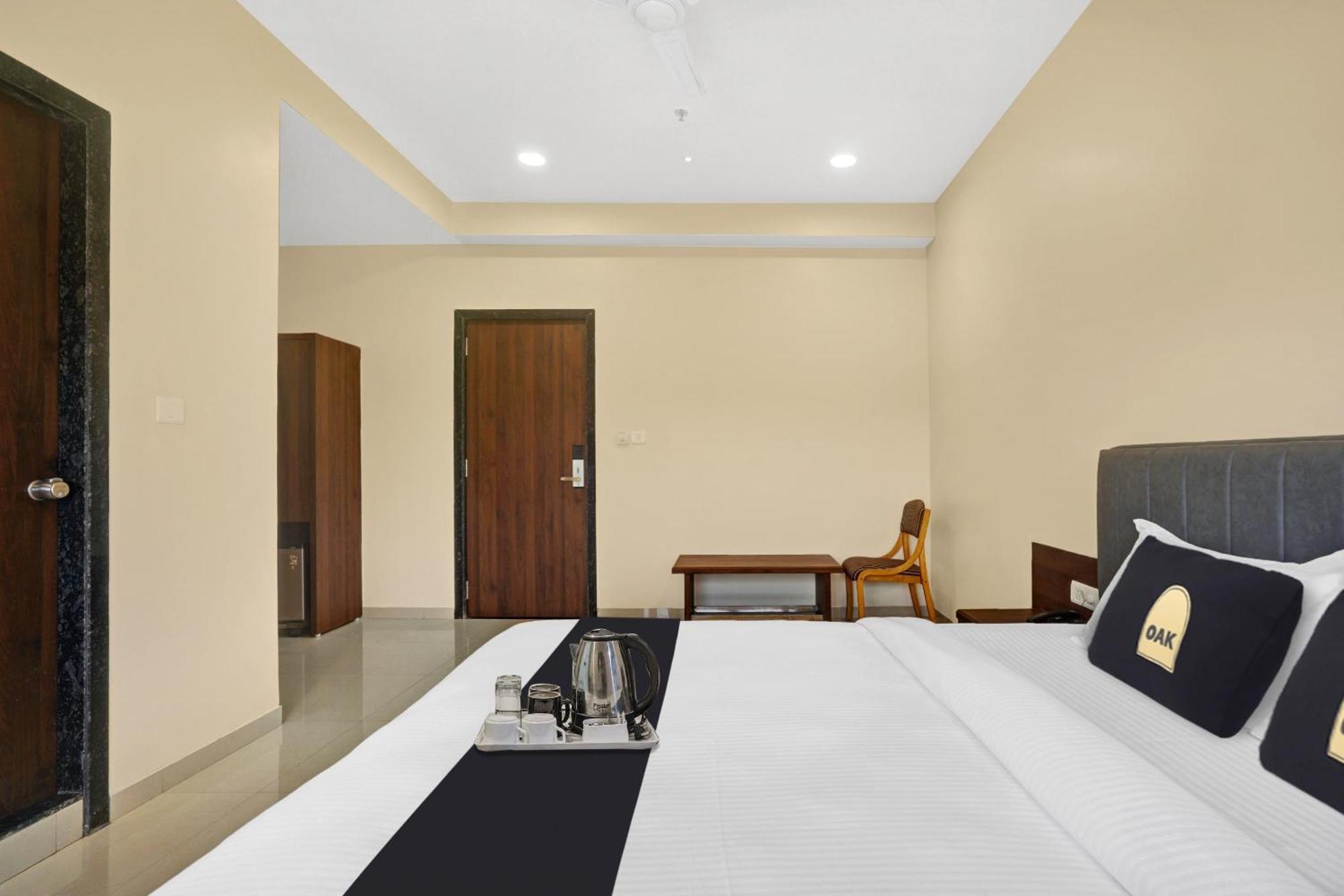 Clubhouse Hotel Raajpath Βαντοντάρα Εξωτερικό φωτογραφία
