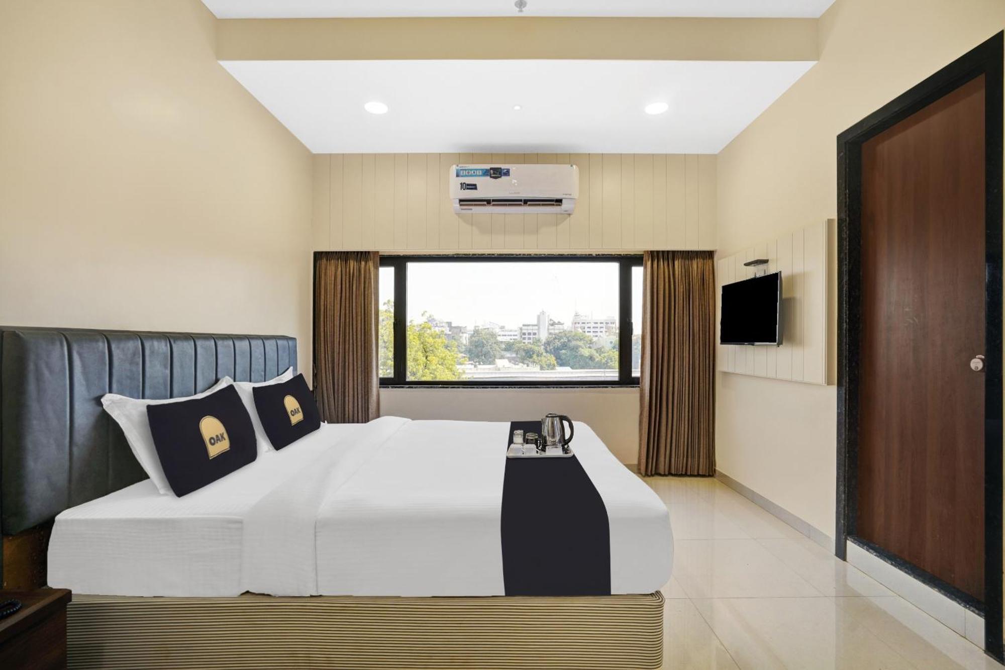 Clubhouse Hotel Raajpath Βαντοντάρα Εξωτερικό φωτογραφία