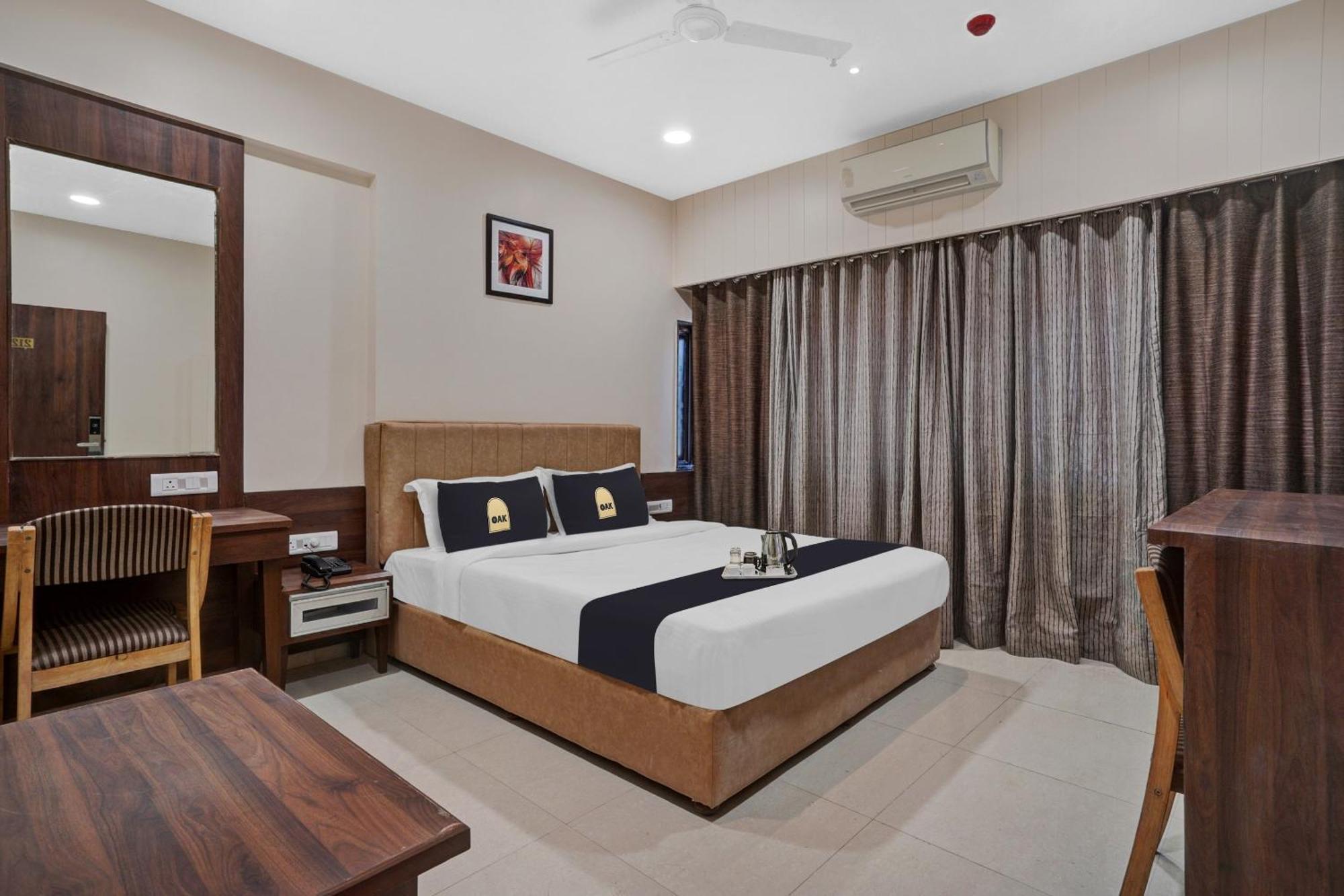 Clubhouse Hotel Raajpath Βαντοντάρα Εξωτερικό φωτογραφία
