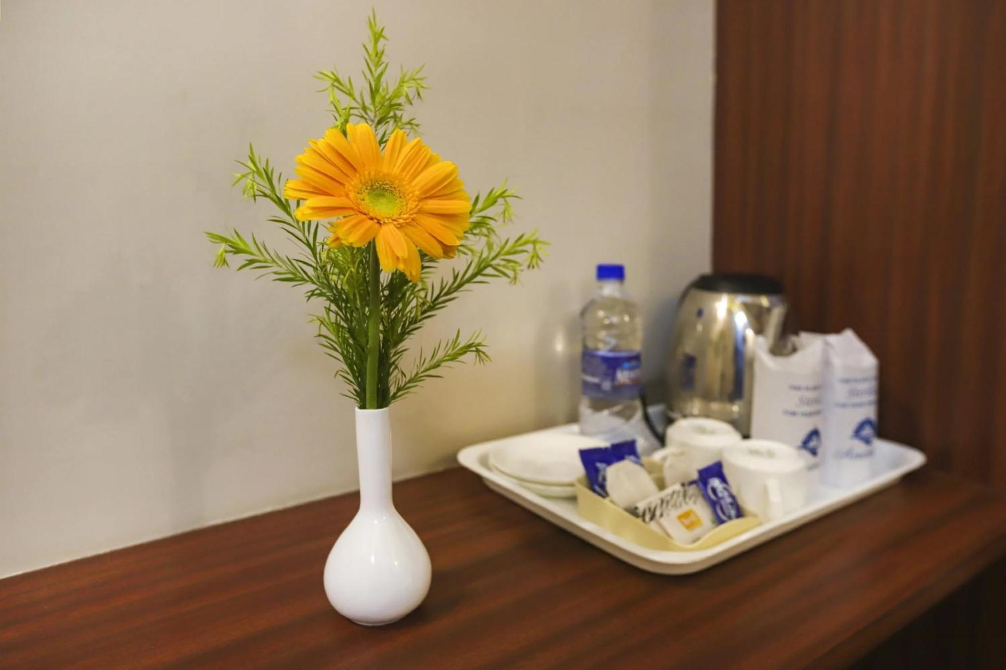Clubhouse Hotel Raajpath Βαντοντάρα Εξωτερικό φωτογραφία