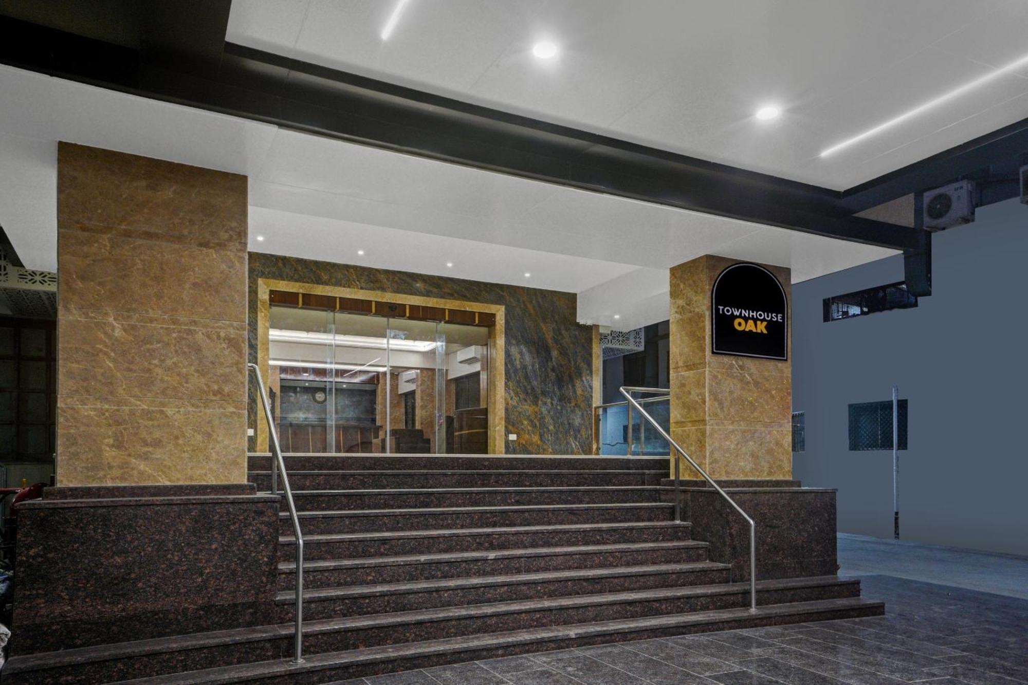 Clubhouse Hotel Raajpath Βαντοντάρα Εξωτερικό φωτογραφία