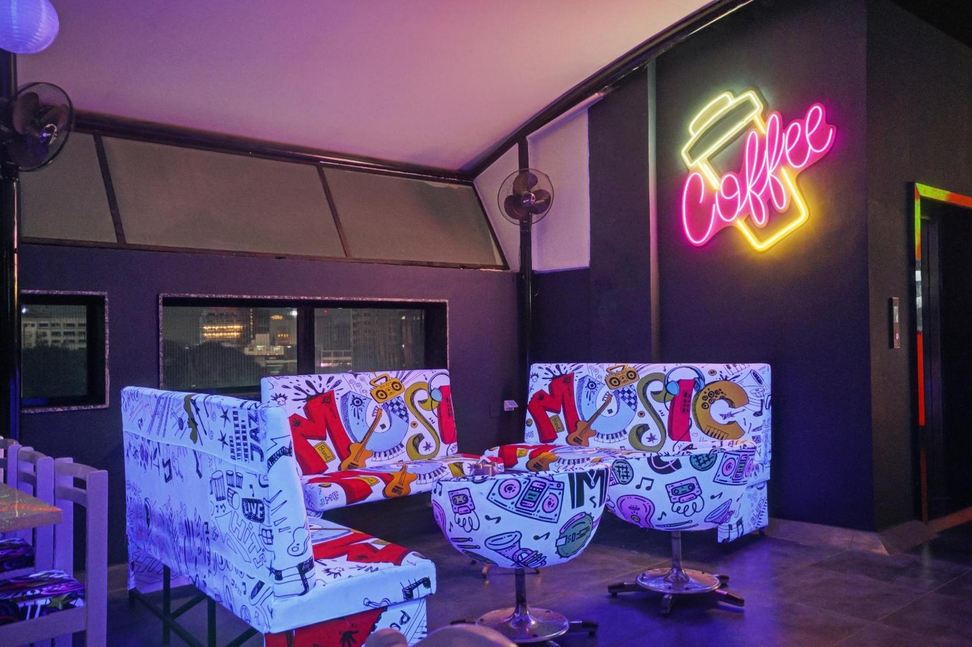 Clubhouse Hotel Raajpath Βαντοντάρα Εξωτερικό φωτογραφία