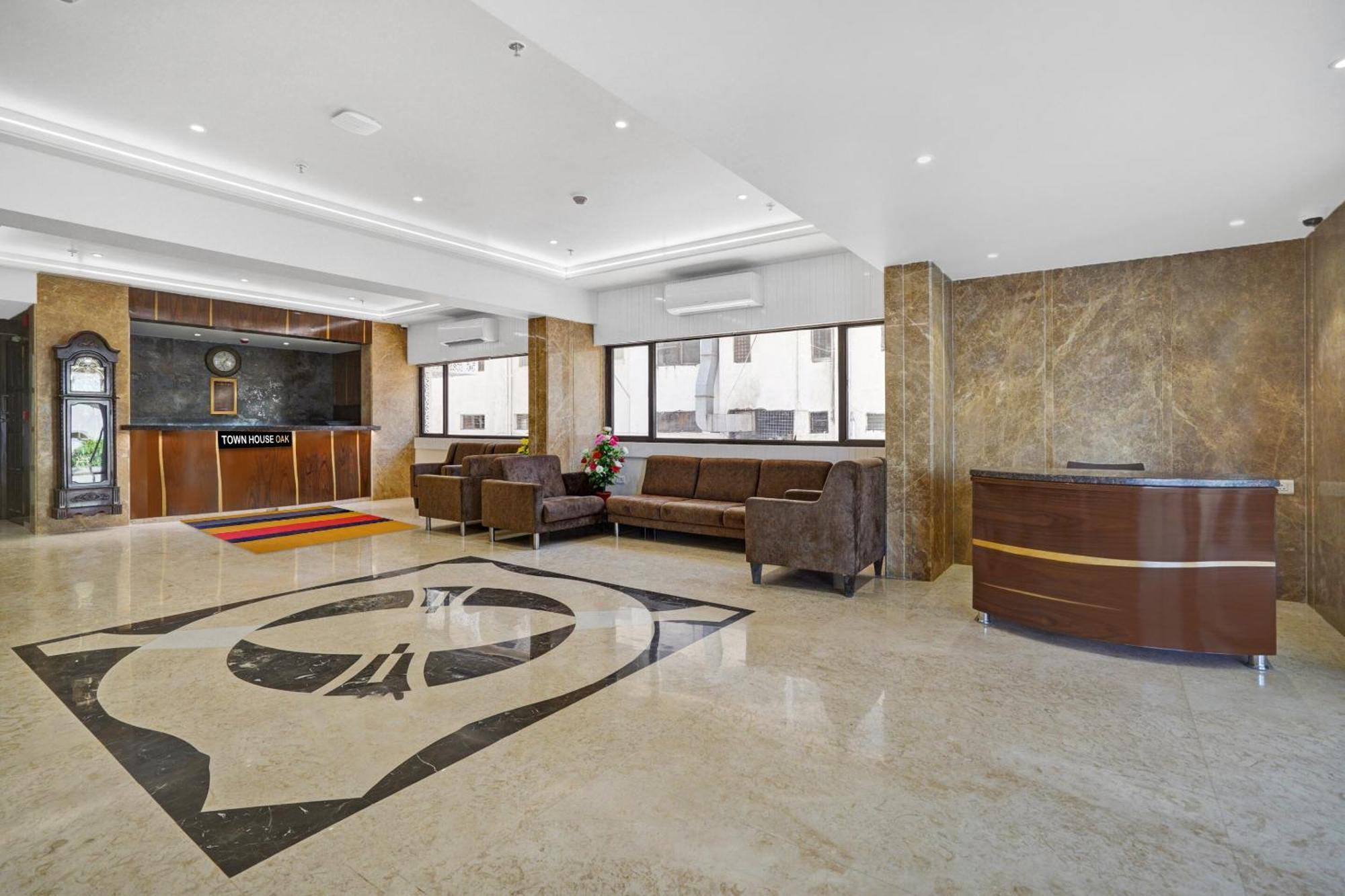 Clubhouse Hotel Raajpath Βαντοντάρα Εξωτερικό φωτογραφία