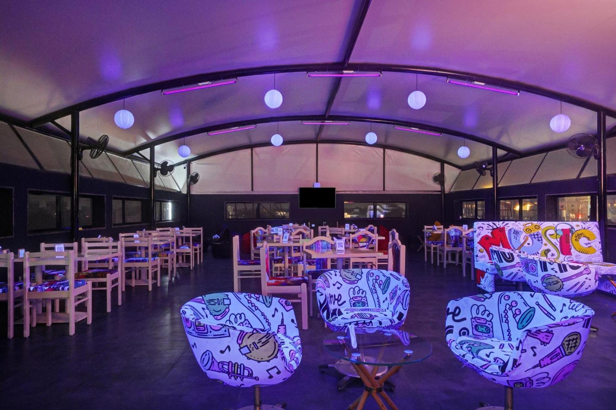 Clubhouse Hotel Raajpath Βαντοντάρα Εξωτερικό φωτογραφία