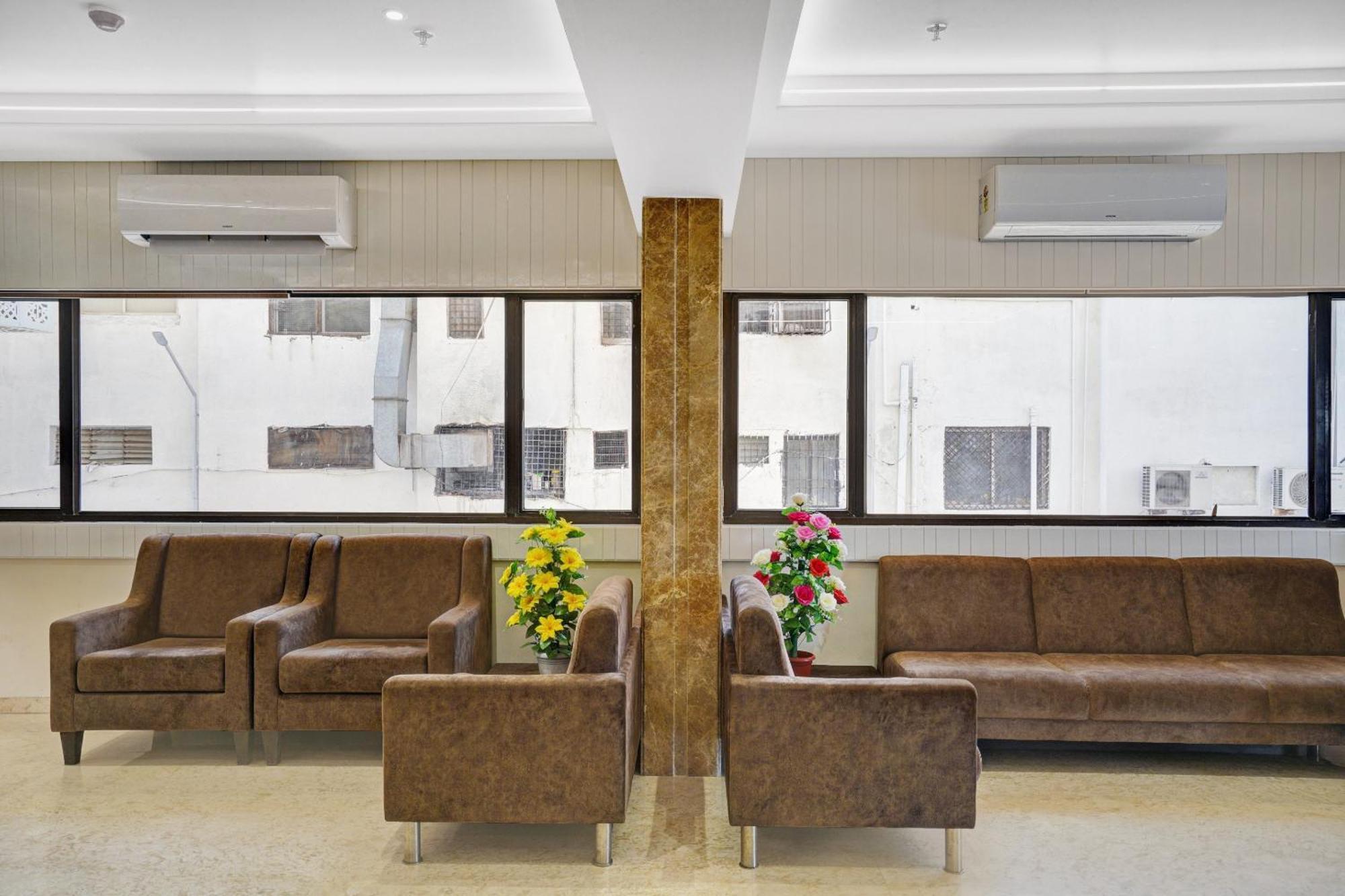 Clubhouse Hotel Raajpath Βαντοντάρα Εξωτερικό φωτογραφία