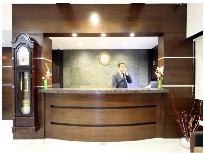 Clubhouse Hotel Raajpath Βαντοντάρα Εξωτερικό φωτογραφία