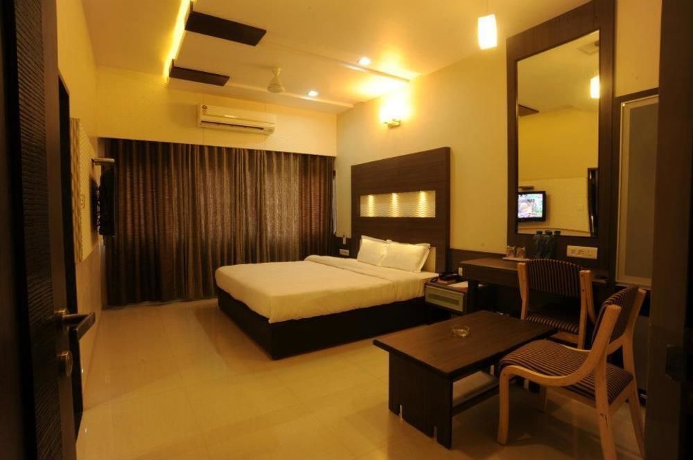 Clubhouse Hotel Raajpath Βαντοντάρα Εξωτερικό φωτογραφία